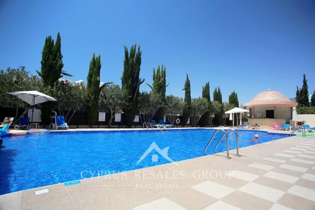 Queens Gardens By The Sea, Pool And Mall Apartment Paphos