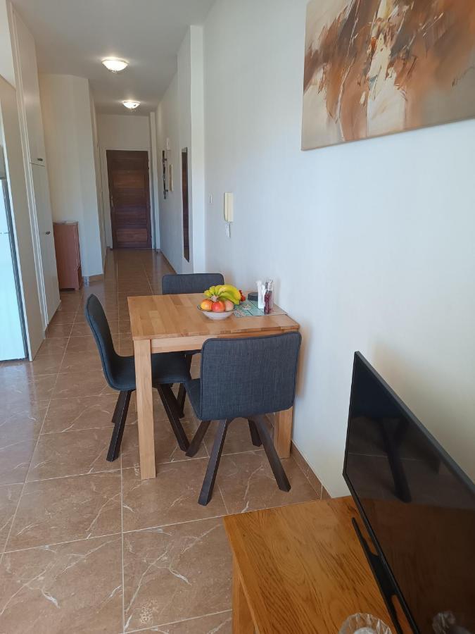 Apartment Queens Gardens By The Sea, Pool And Mall