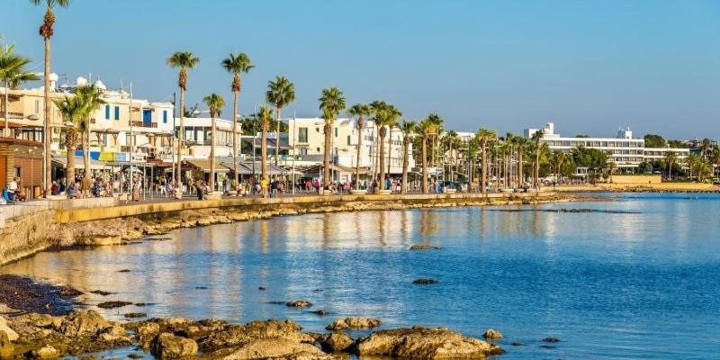 Apartment Queens Gardens By The Sea, Pool And Mall Paphos