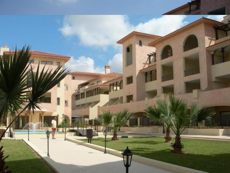 Queens Gardens By The Sea, Pool And Mall Appartement Paphos
