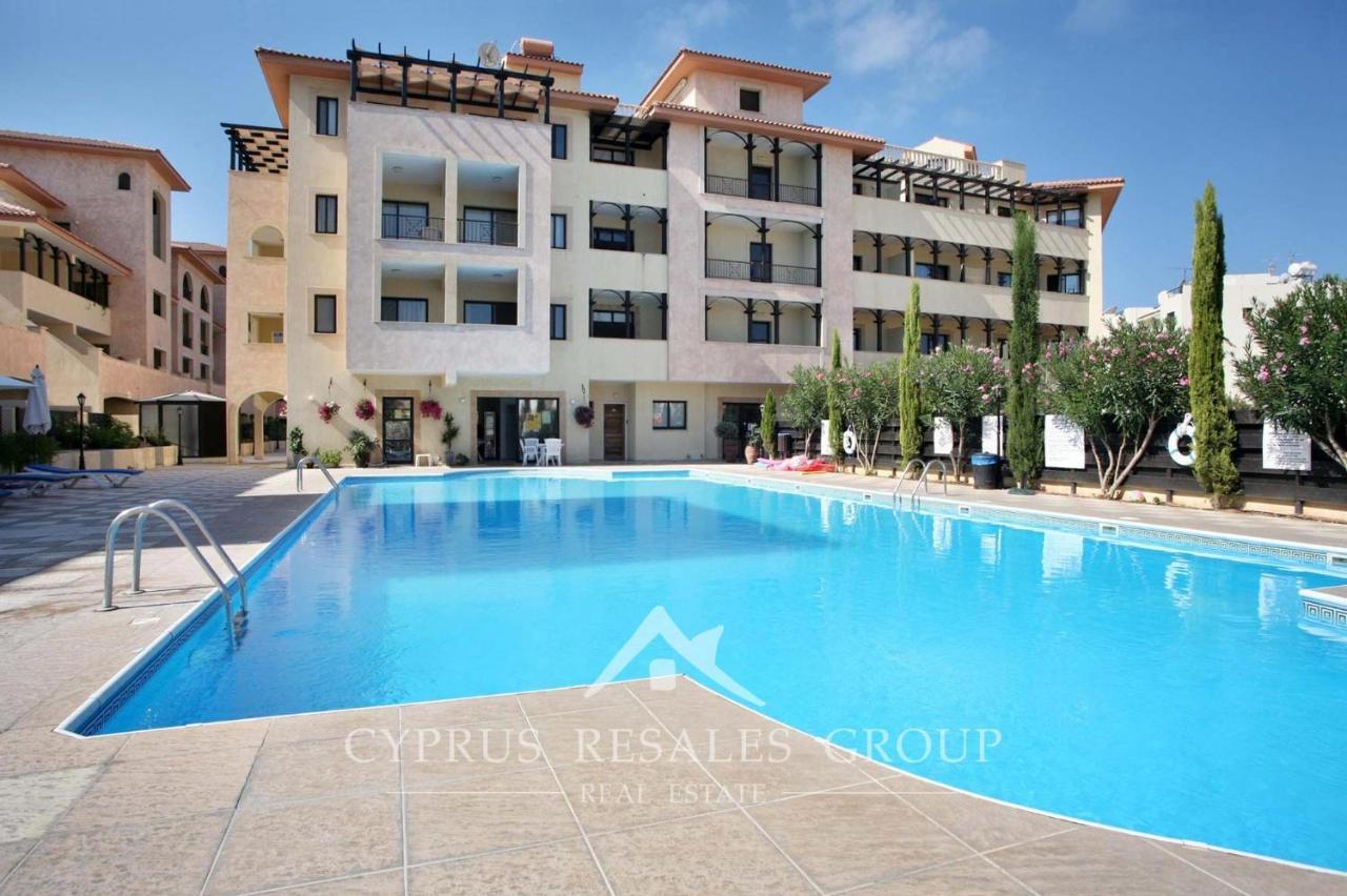 Queens Gardens By The Sea, Pool And Mall