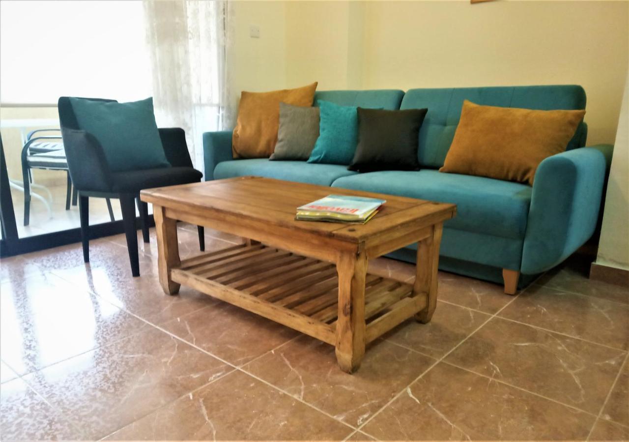 Apartment Queens Gardens By The Sea, Pool And Mall Paphos